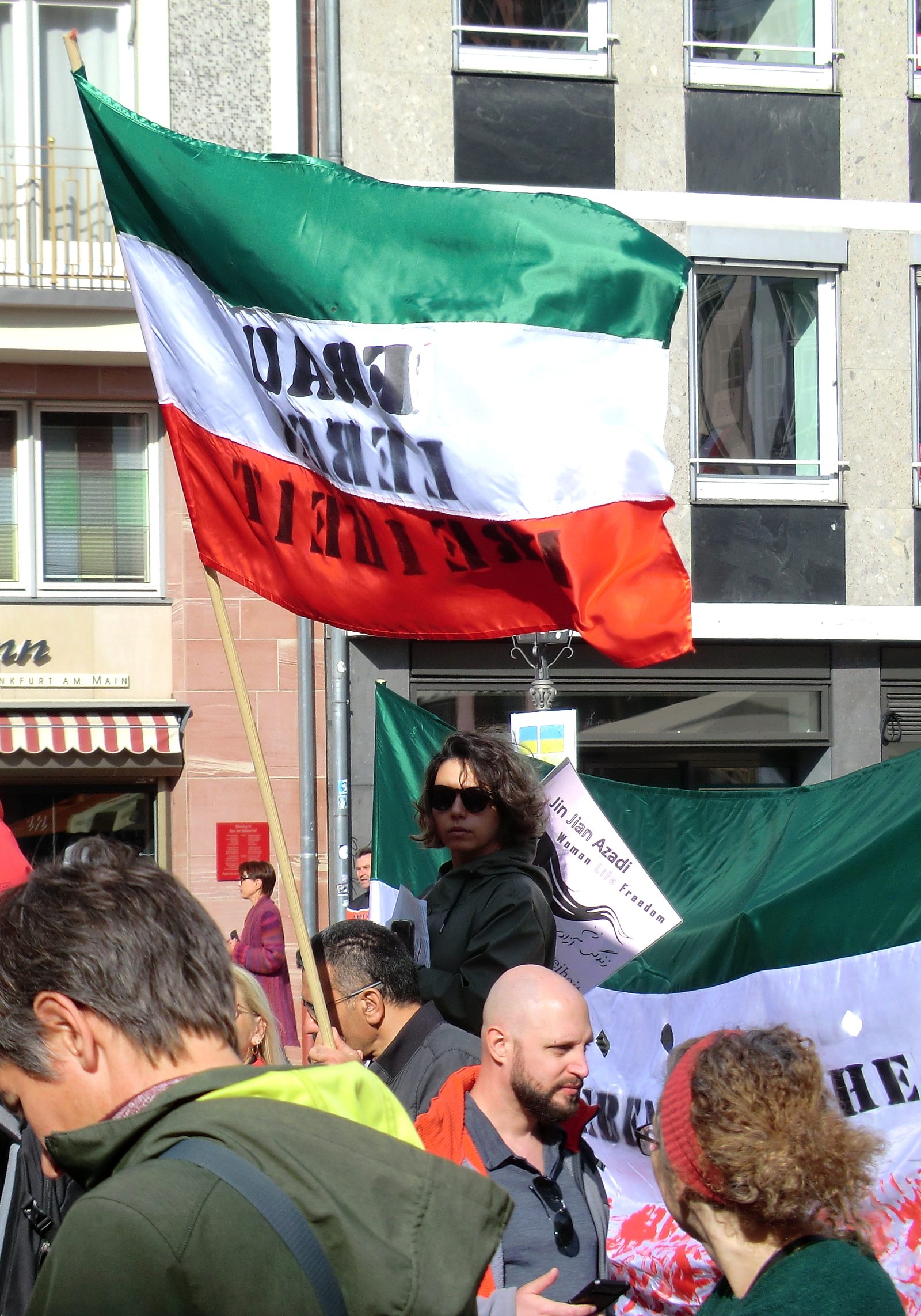 Protest we Frankfurcie, 2022 — Irańczycy w Niemczech domagają się działań od Europy.