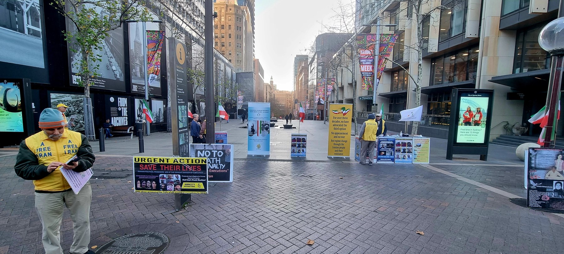 Irańska diaspora i członkowie Amnesty International na wiecu Wolny Iran w Sydney, 4 lipca 2025 r.